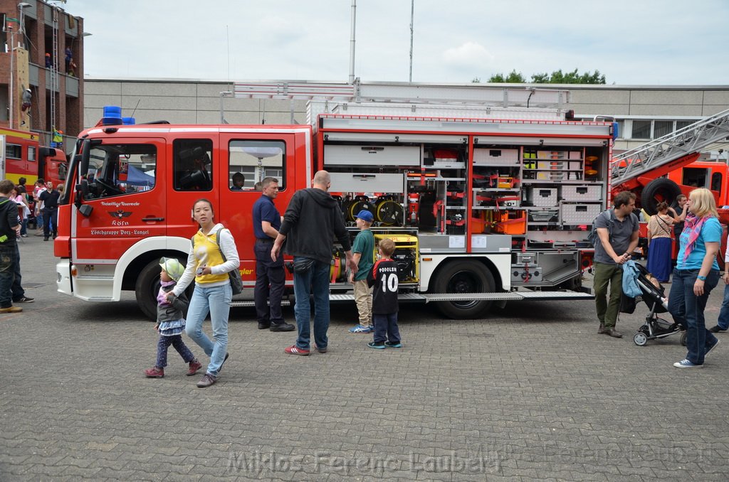 Tag der Offenen Tuer BF Koeln Weidenpesch Scheibenstr P695.JPG